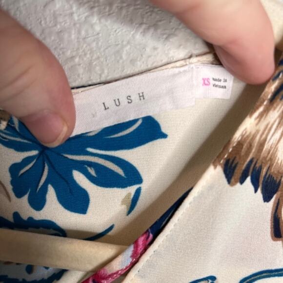 Lush Nordstrom Flowy Feminine Long Sleeve Criss Cross Floral Top Sz XS - Picture 7 of 11